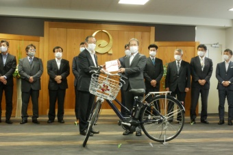 関ケ原町に電動自転車を寄贈しました