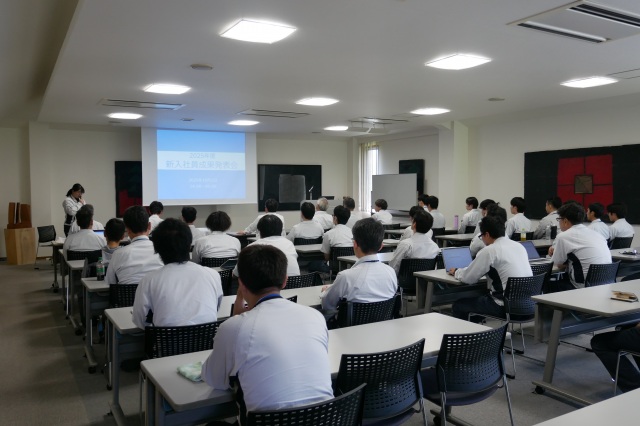 10/1 新入社員成果発表会を開催しました
